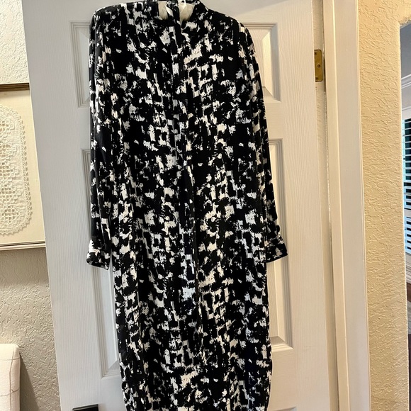 Classic midi shirtwaist w/ pockets and fabric tie - Picture 2 of 6